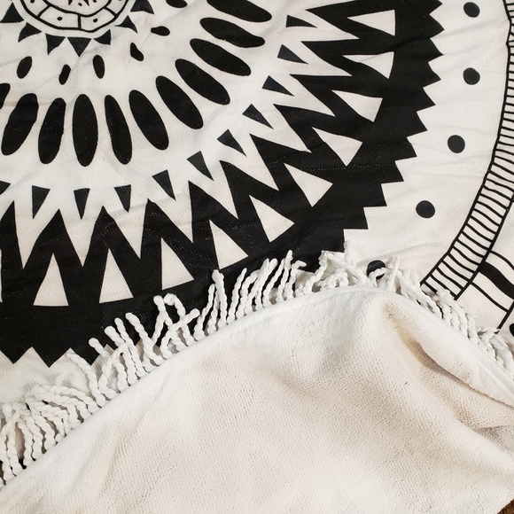 Round Beach Swim Sun Towel NWT #3 - Picture 3 of 3